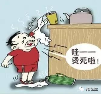 右小腿烧烫伤处理操作视频,老人烧烫伤急救处理方法