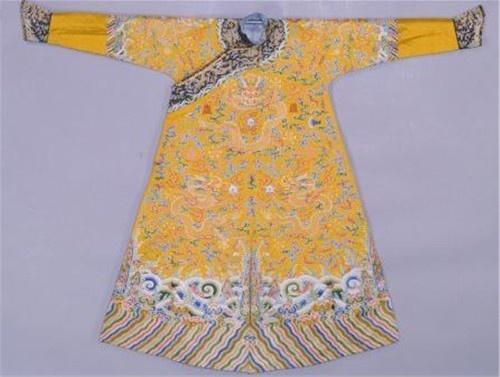 穿龙袍下葬的公主,唯一穿龙袍下葬的女人