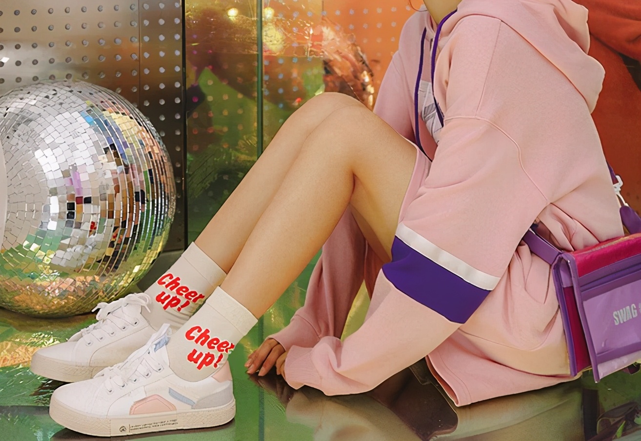 人本回力鞋哪个好看,回力人本飞跃哪个牌子鞋穿着舒服