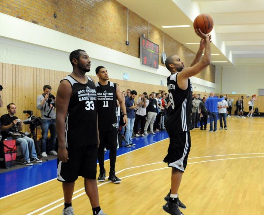 安静的离开勇敢留下来,帕克退役后再聚首