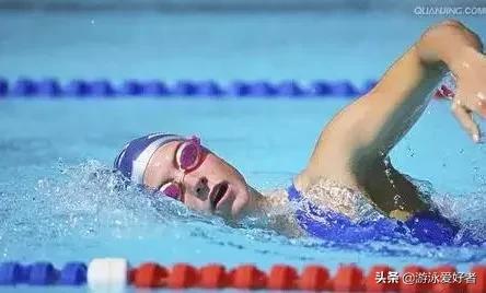 自由泳蹬墙出发怎么提速,50米自由泳提速的秘诀