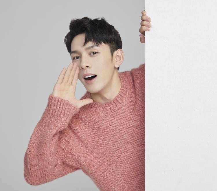 男生走进整形医院,男生去整容医院整容成女生的样子