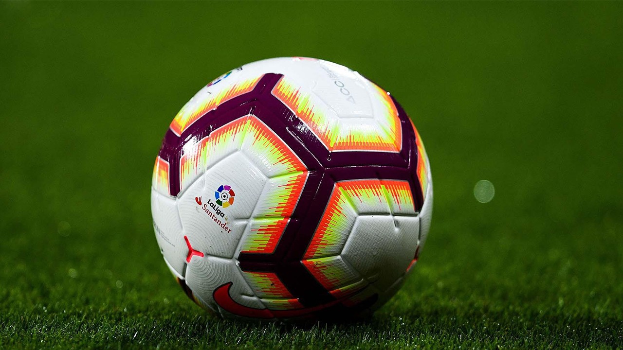 太少女心了吧!西甲官方公开冬季比赛用球,主色调是女球迷最爱