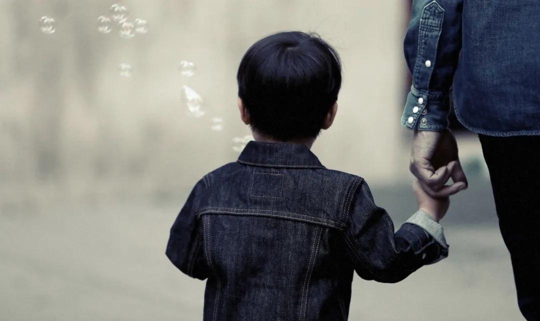 割包皮浙江一小孩住进icu,杭州男孩割包皮抢救