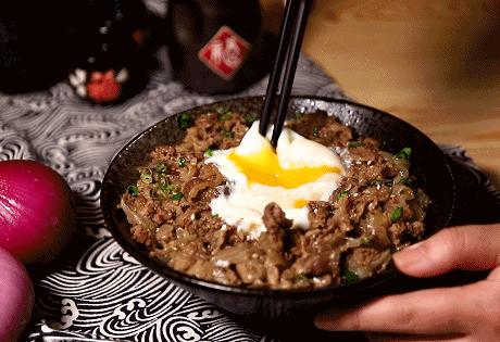 5折开吃！穿和服吃日料の居酒屋，一进门就回本