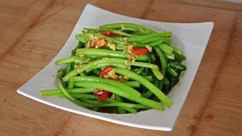 秋冬皮肤瘙痒起红疹子越挠越痒,秋冬季节小腿皮肤起红点瘙痒