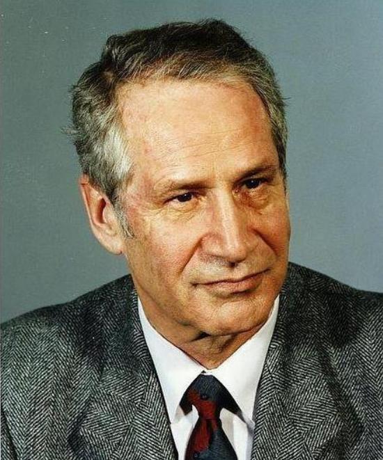 德军的泄密传统!从“垃圾佬”间谍,到90块买到的二手*用军**电脑