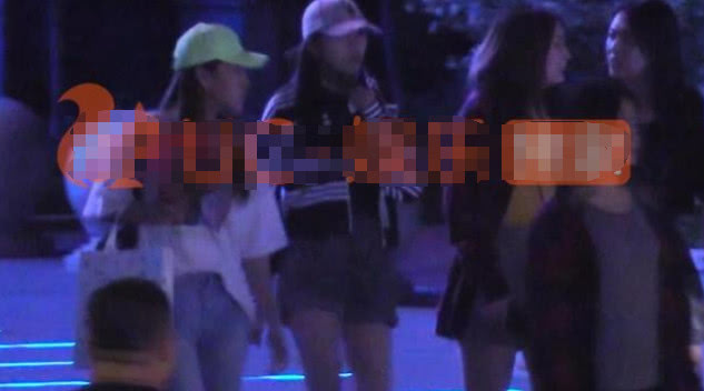 关晓彤街头拍戏被偶遇,关晓彤偷吃泡面被发现是什么综艺