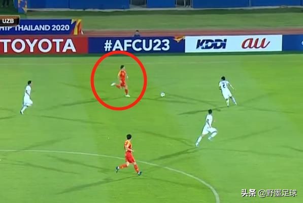中国队少见超水平停球，下一秒却暴露最大缺点：带球直接趟大了