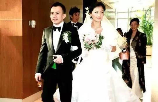 王珂:百亿富豪闪婚女明星,三年后遭遇破产,媳妇成“国民贤妻”