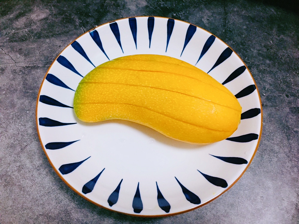 芒果最简单的切法是什么,怎样切芒果才是最正确的切法