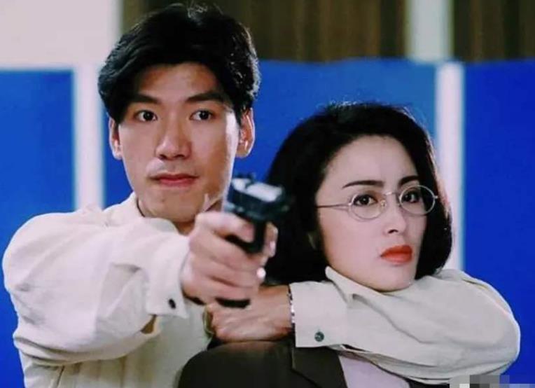 张耀扬“乌鸦哥”拍戏险瘫痪，养病想自杀，如今57岁的他怎么样