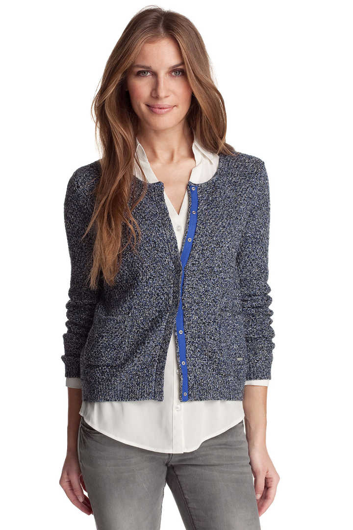 女生怎样穿衣服算保守,女生怎么穿衣服才好看