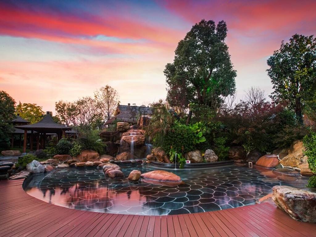 降温了一起去泡温泉,天气微凉正是泡温泉的好时候