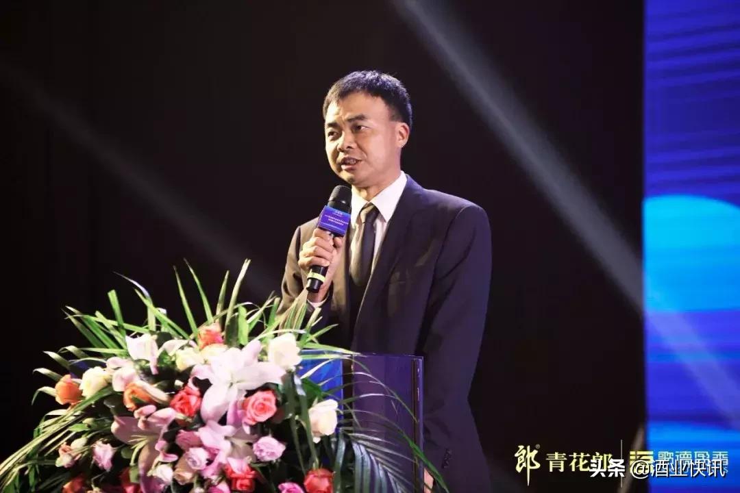 82年的铁盖郎酒值多少钱一瓶,80年代1瓶郎酒卖多少钱