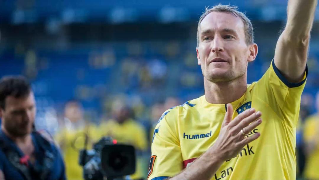 从法甲“饼王”，到感染新冠，他走过了怎样的崎岖球路？