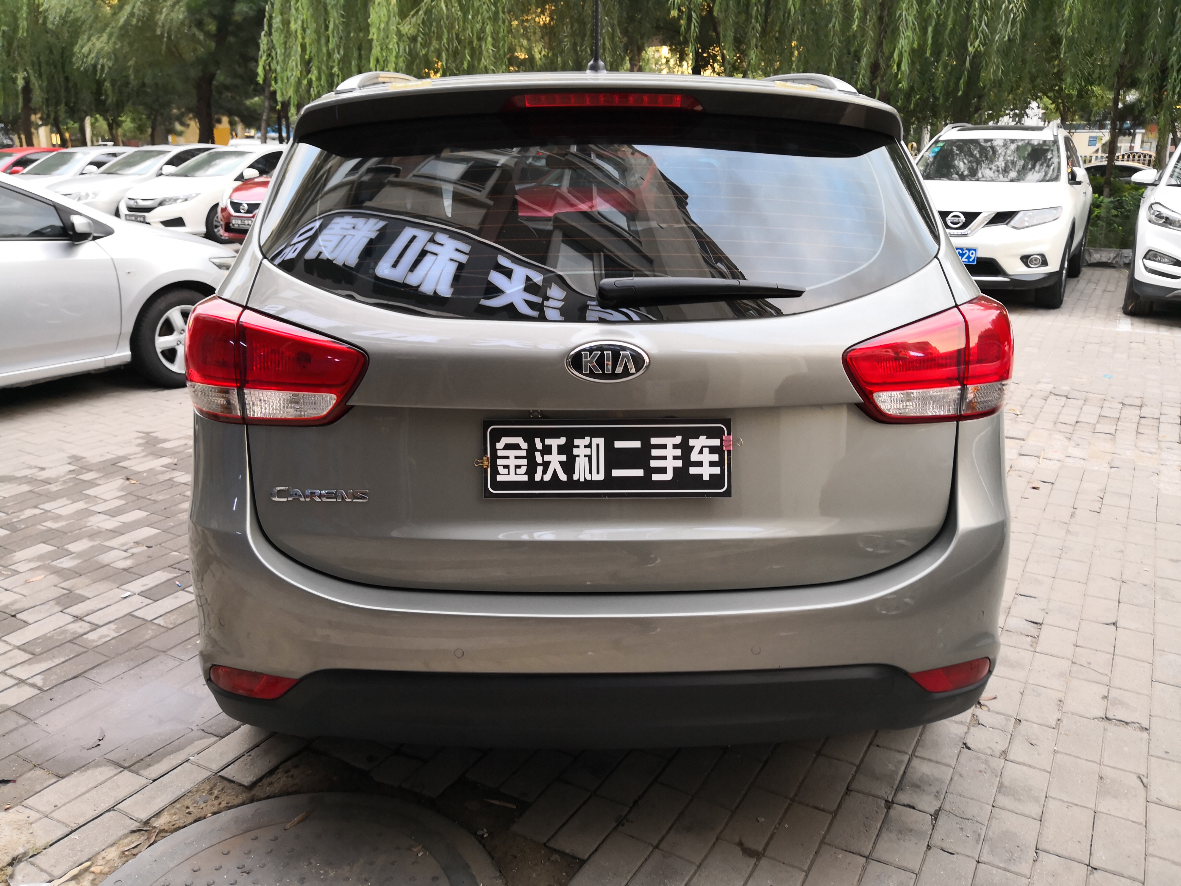 逛二手车市场奥迪,二手起亚佳乐现车新款