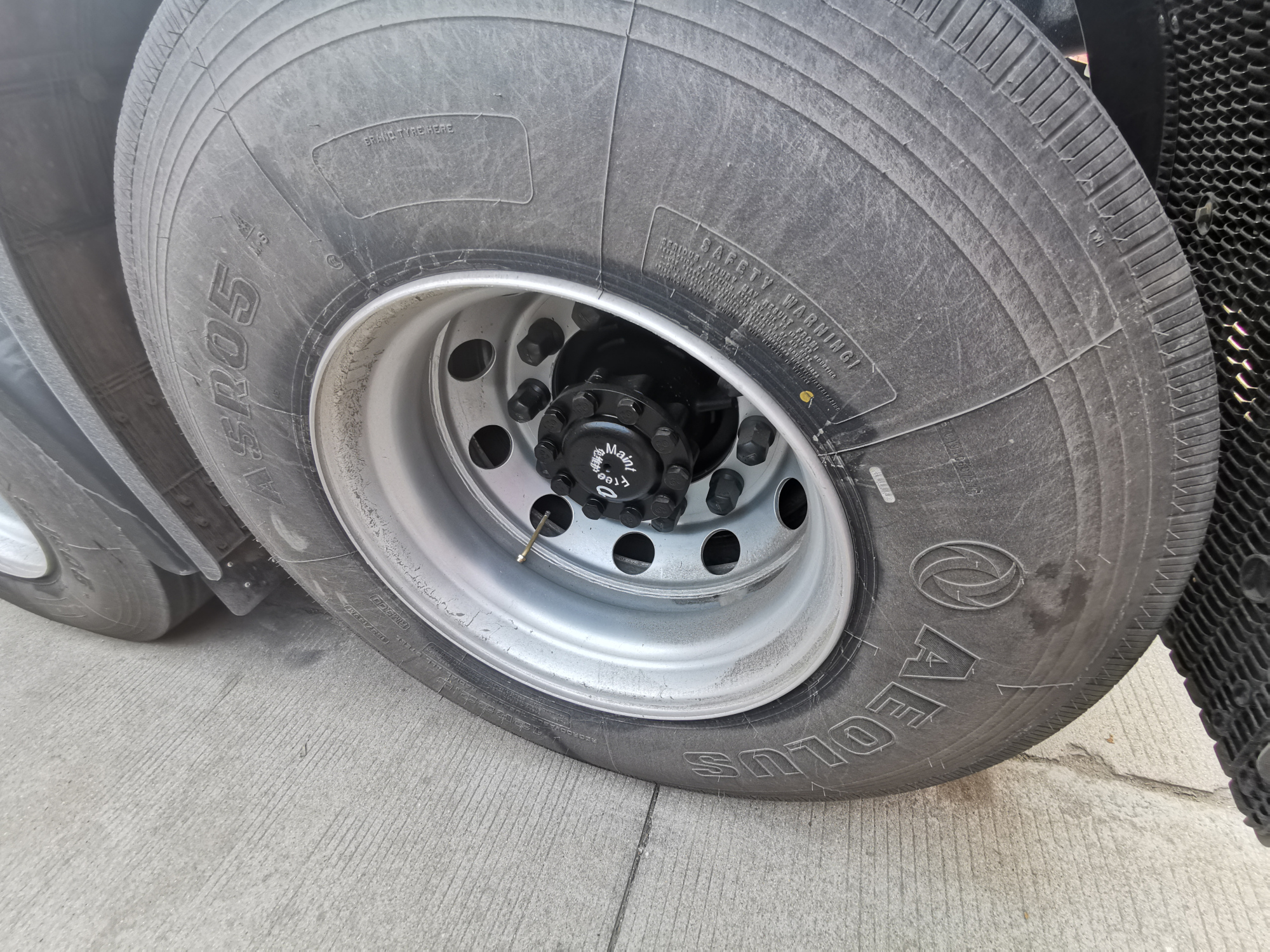 20年东风天龙新启航520重型牵引车,卡车大黄蜂