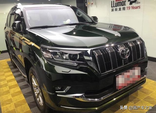 国六普拉多4.0,2021款普拉多3.5五座军绿色