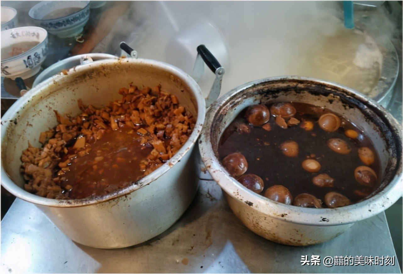 镇江这家店太豪横，只收现金，肉圆面13元一碗靠抢，3小时卖光