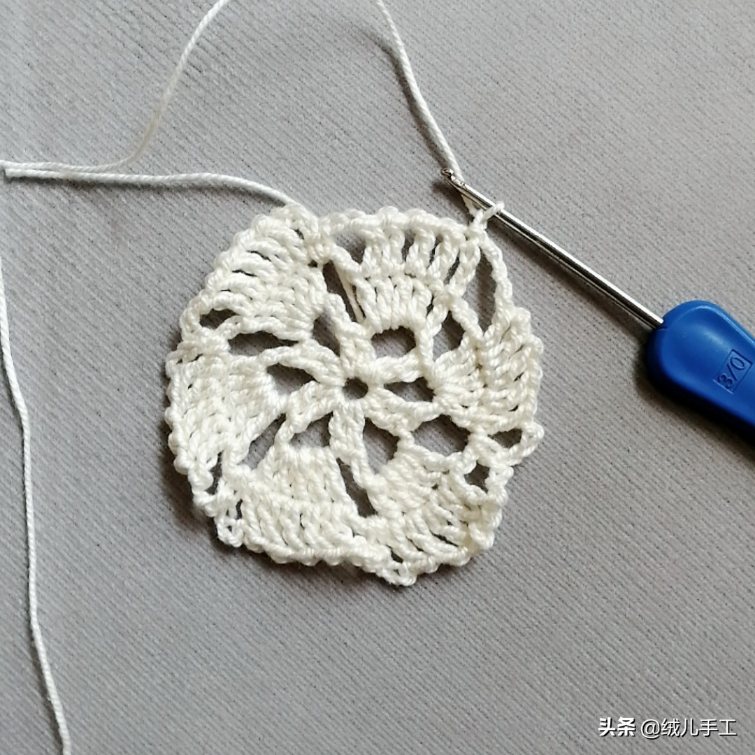 钩蕾丝向日葵杯垫教程,六边形串珠杯垫制作方法