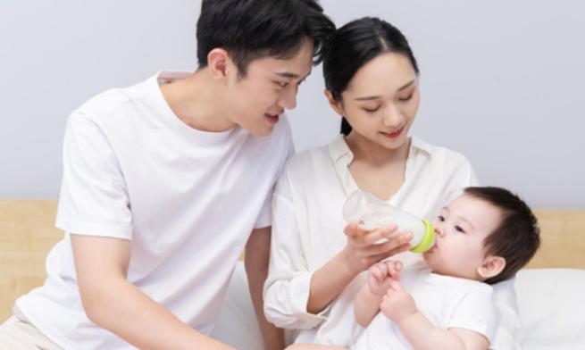 甄姓男宝宝四个字名字,甄姓男孩取名龙年