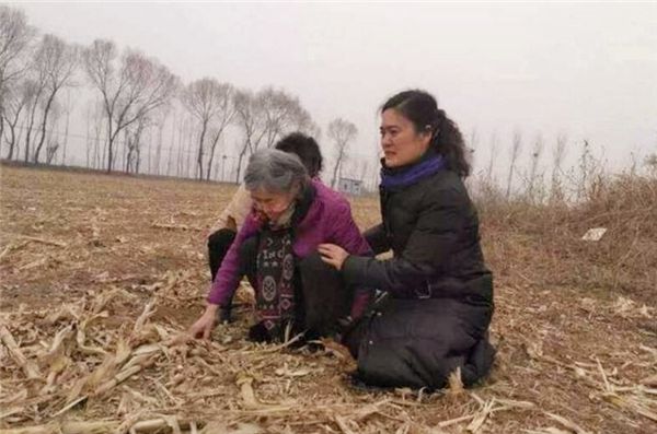 刘爱兰：长相神似刘胡兰，13岁演姐姐，85岁去世骨灰撒在姐姐墓地