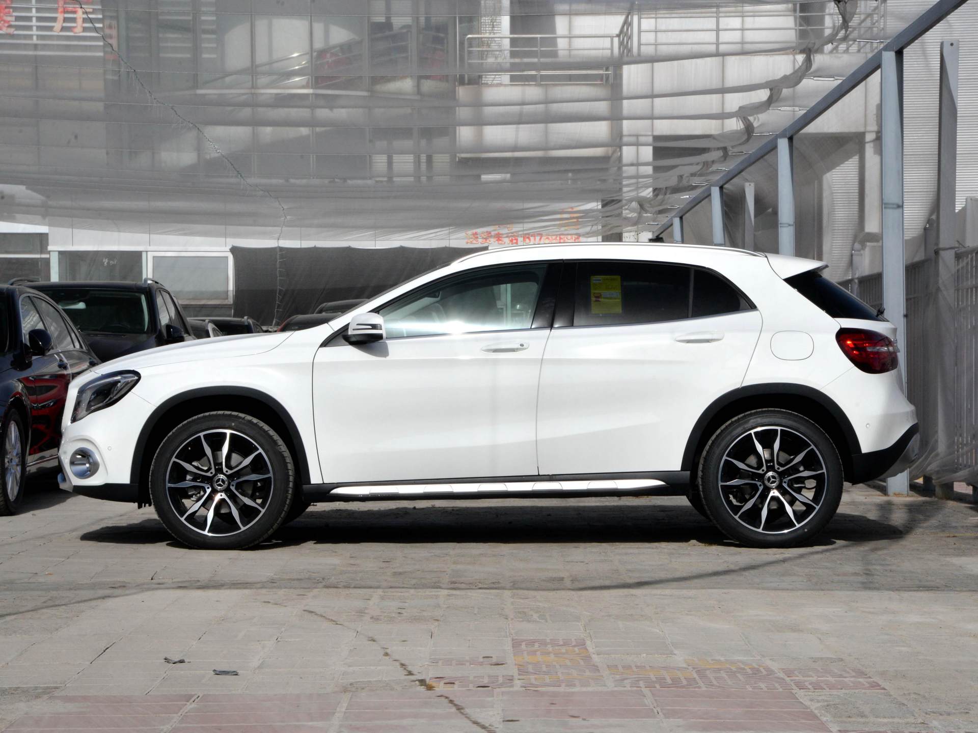 全新2020款奔驰gla值不值得购买,奔驰gla降价对其他的车型有冲击吗