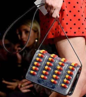 男朋友送女孩子包什么意思,男朋友送女朋友包代表什么