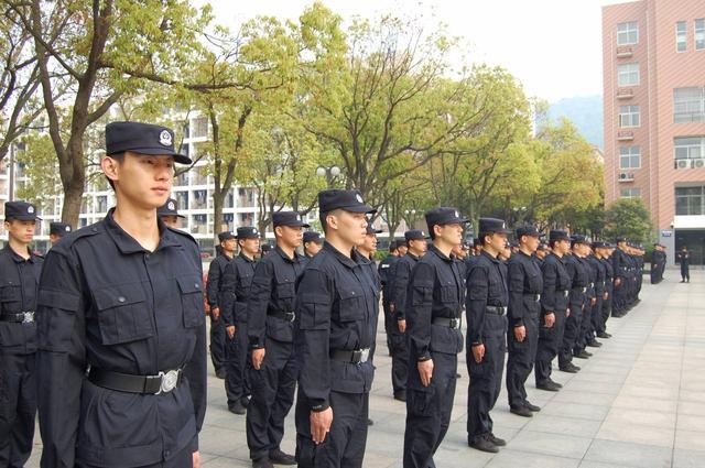 安徽这一所专科大学很不错，就业率很高，毕业90%就是公务员