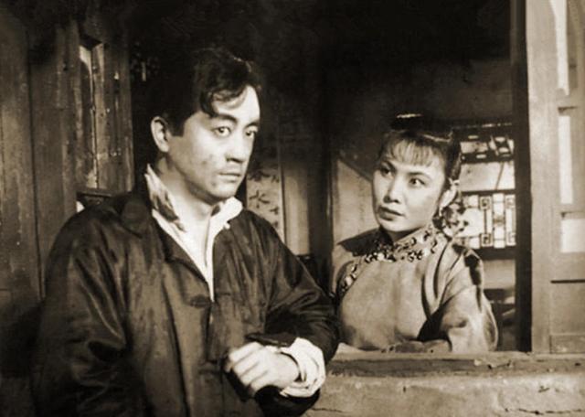 雷雨中鲁侍萍和周朴园为什么决裂,雷雨结局周朴园为什么没死