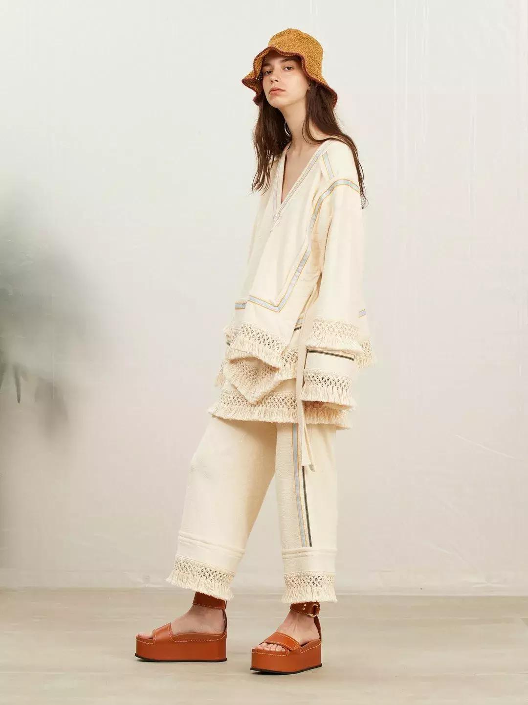 从全世界最会戴帽子的女人身上,学习一点「帽子戏法」