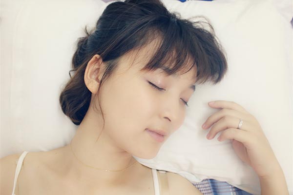 手上起小水泡很痒是湿疹还是过敏,水泡湿疹和汗疱疹区别