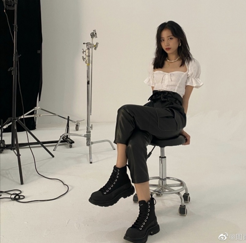 周雨彤职场穿搭,跟着周雨彤学穿搭的博主