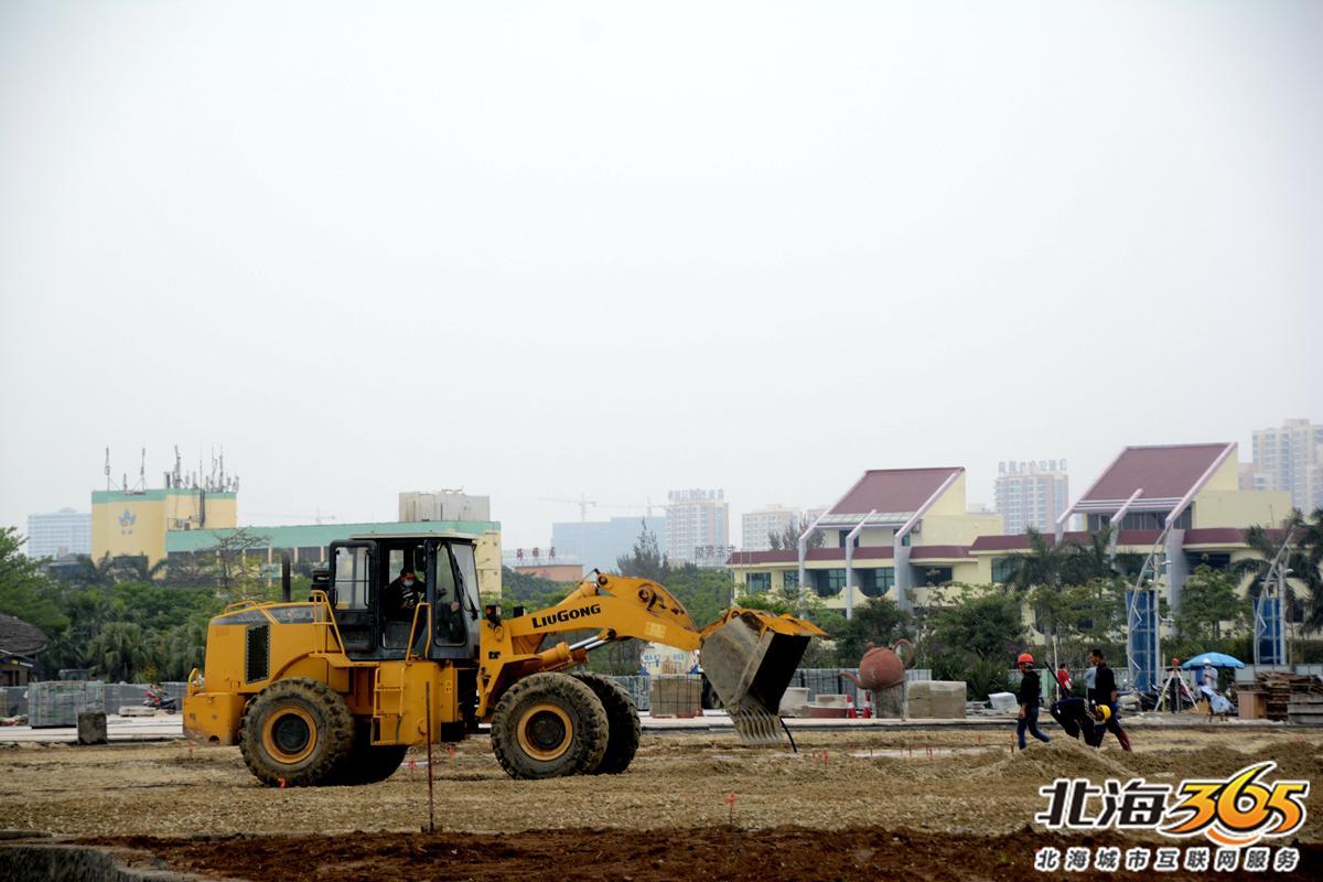 档次提升!北海新“潮”雕初见规模,台阶向海延伸呈现波浪形