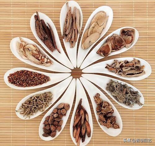 卤猪蹄超软糯的方法,秘制卤猪蹄全过程