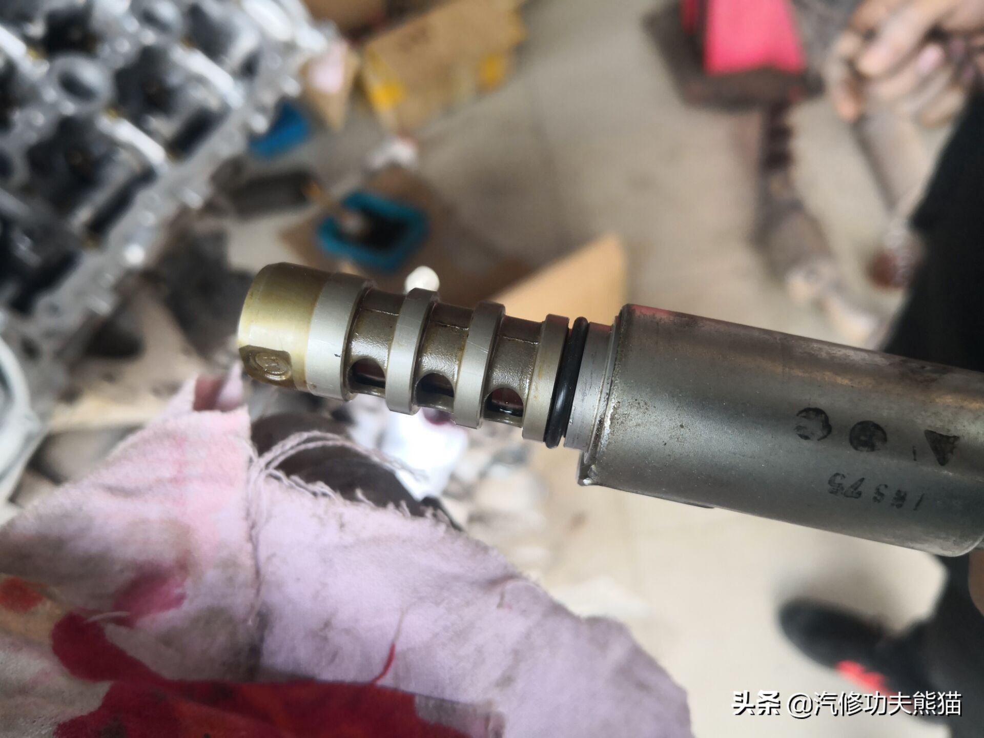 16款奥迪a6l2.5自吸发动机漏油,奥迪a6l2.4免拆烧机油处理靠谱吗