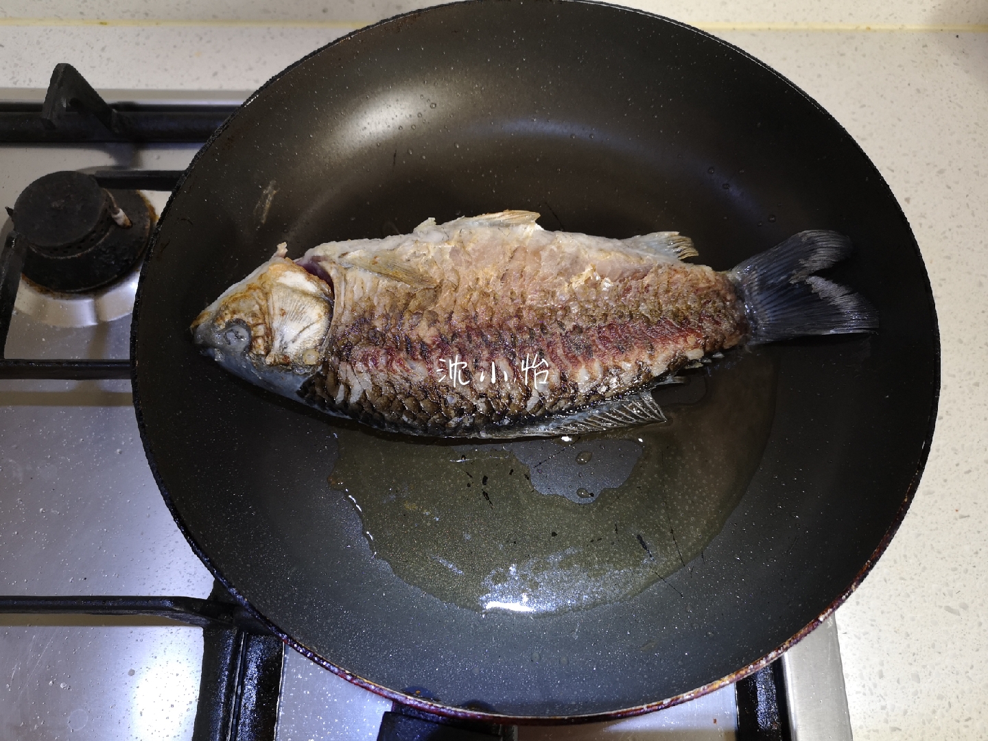 家常煎鱼不腥的方法,怎么煎鱼掉皮快些好吃窍门