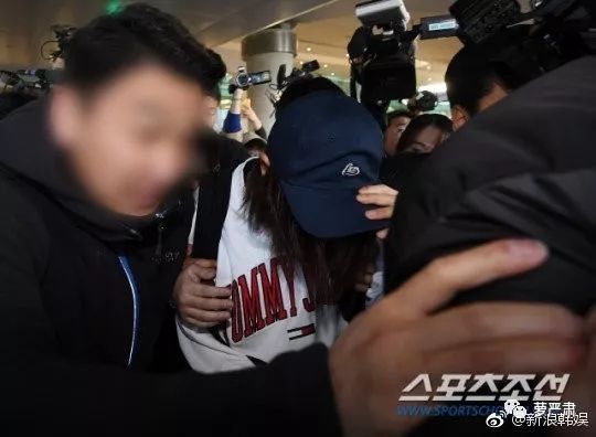 鍙楀鑹轰汉,鍙楀鐨勫コ鑹轰汉