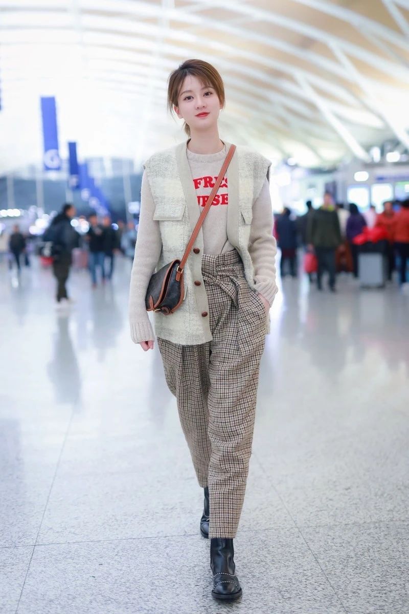 马甲搭毛衣连衣裙百搭,马甲毛衣穿搭连衣裙