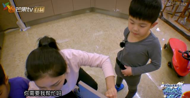 胡可气得想打大儿子视频,胡可打儿子