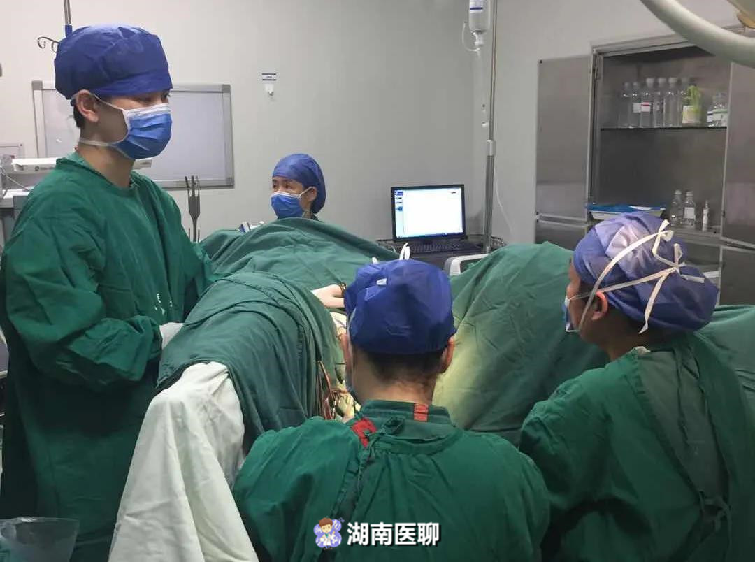 女子做人流手术后回家大出血,女人人流多次后生娃大出血