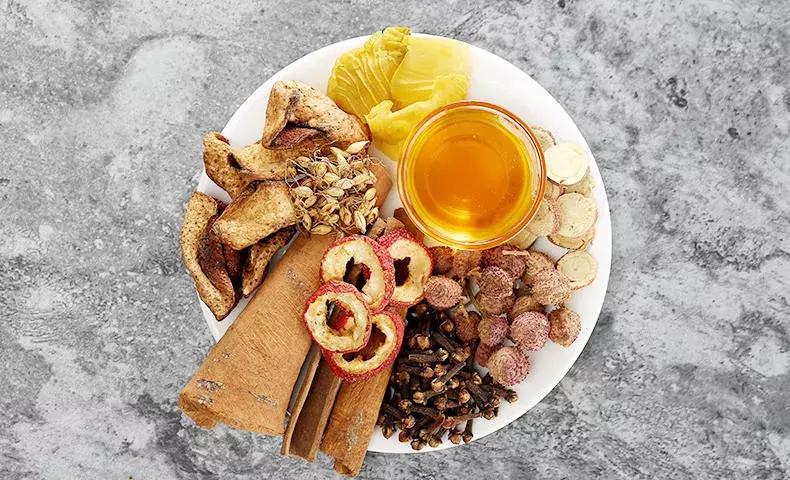 胃胀腹胀胃气上顶嗳气是什么原因,胃胀气恶心没有食欲打嗝就舒服些