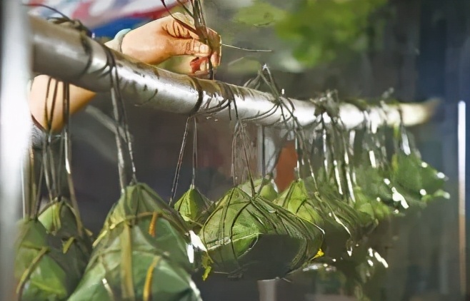 我们的节日·端午丨鼎湖山下，裹蒸飘香！这份舌尖上的肇庆味道，如今穿越大江南北……