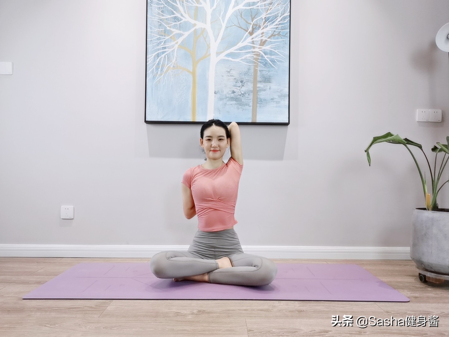 含胸驼背脖子前倾瑜伽动作,含胸驼背瑜伽初级教程在家练