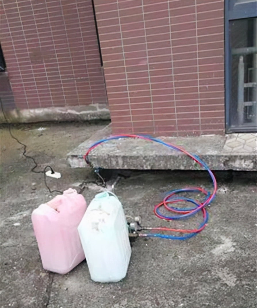 卫生间阳台漏水免砸砖做防水,阳台卫生间漏水用什么胶好