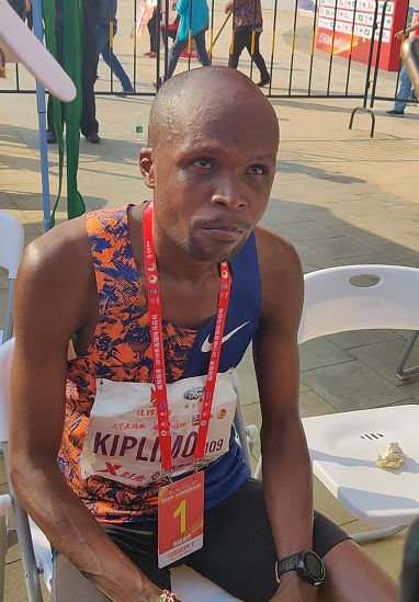 万人高呼!一场马拉松,认清了南昌的真面目