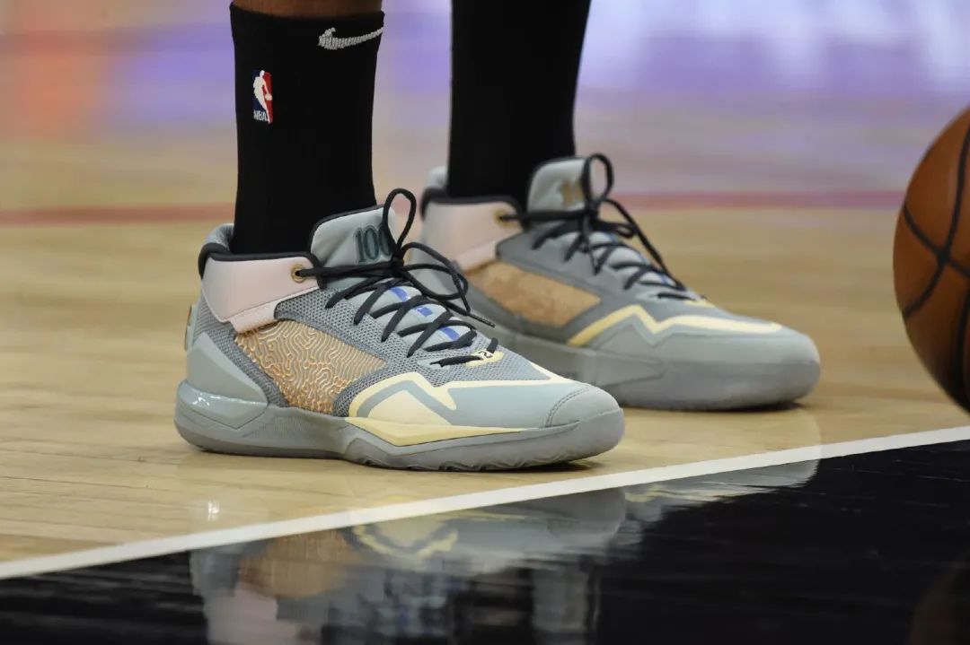 nb现在在国内有旗舰店嘛,nb现在能不能买