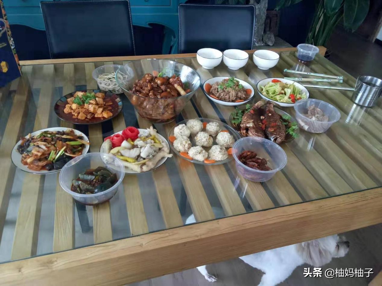 花8000请育婴师,花五千块钱请的育儿嫂