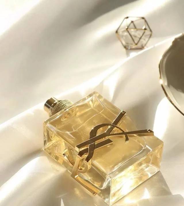 说粉底液好用的主播,ysl超模粉底液和阿玛尼蓝标粉底液